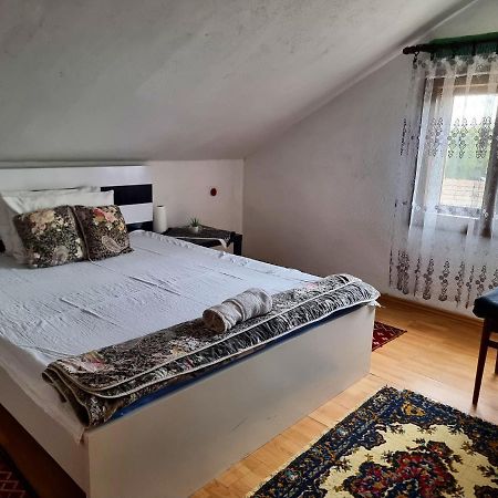 Guesthouse Sobi-Rooms Gradsko エクステリア 写真