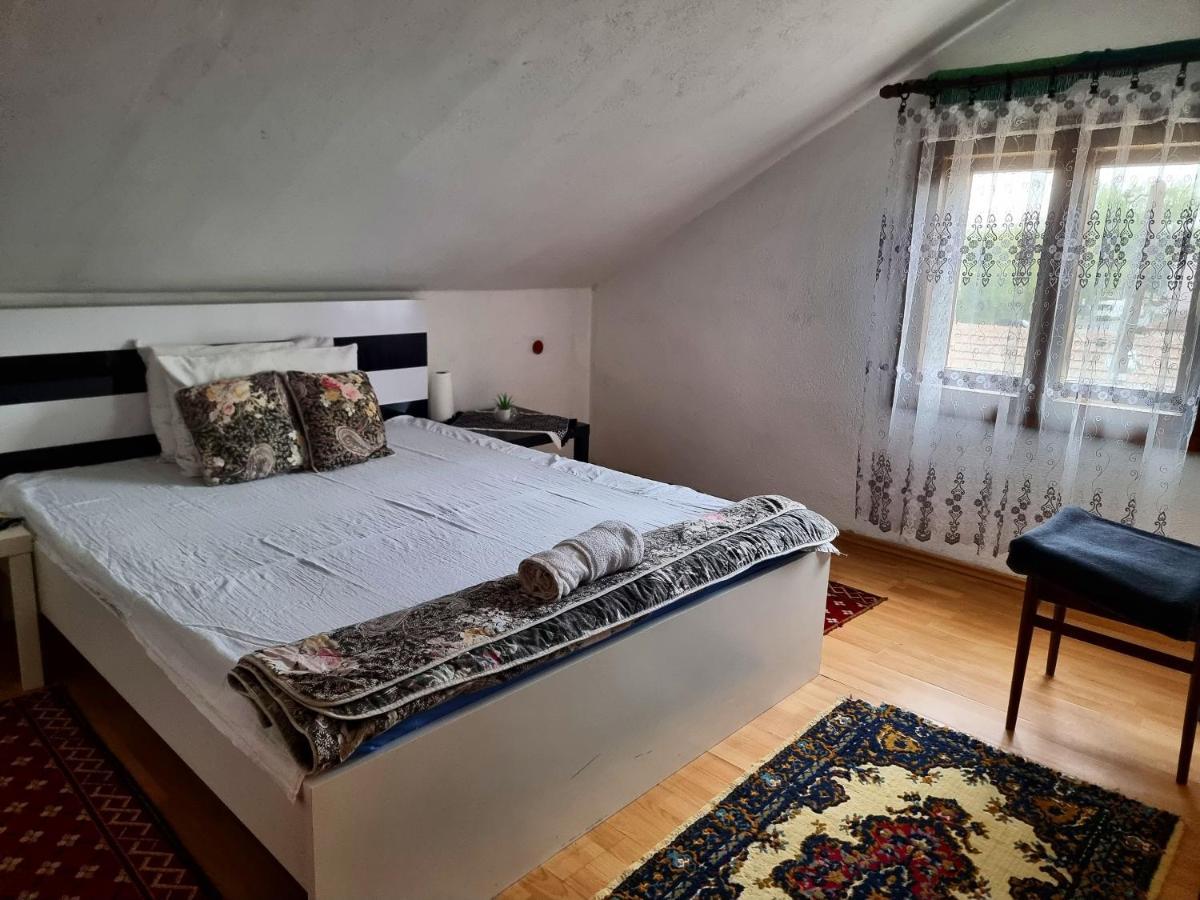 Guesthouse Sobi-Rooms Gradsko エクステリア 写真