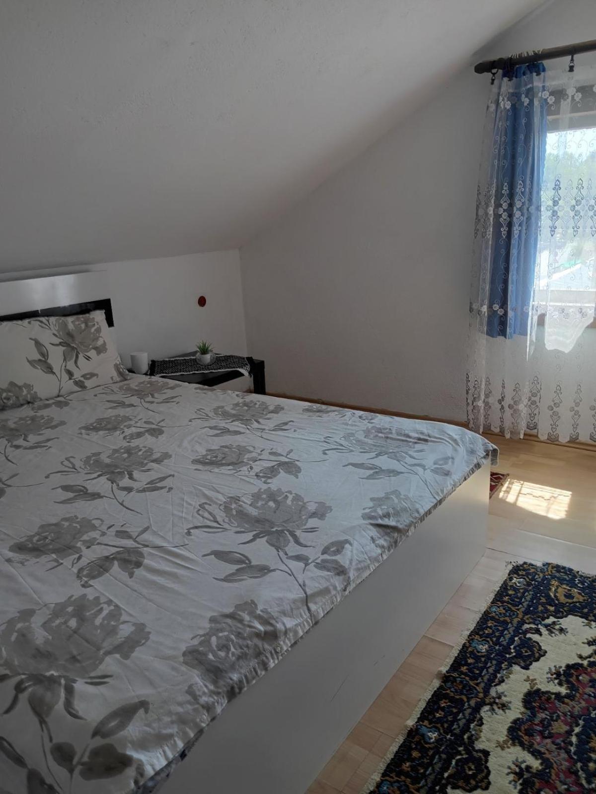Guesthouse Sobi-Rooms Gradsko エクステリア 写真