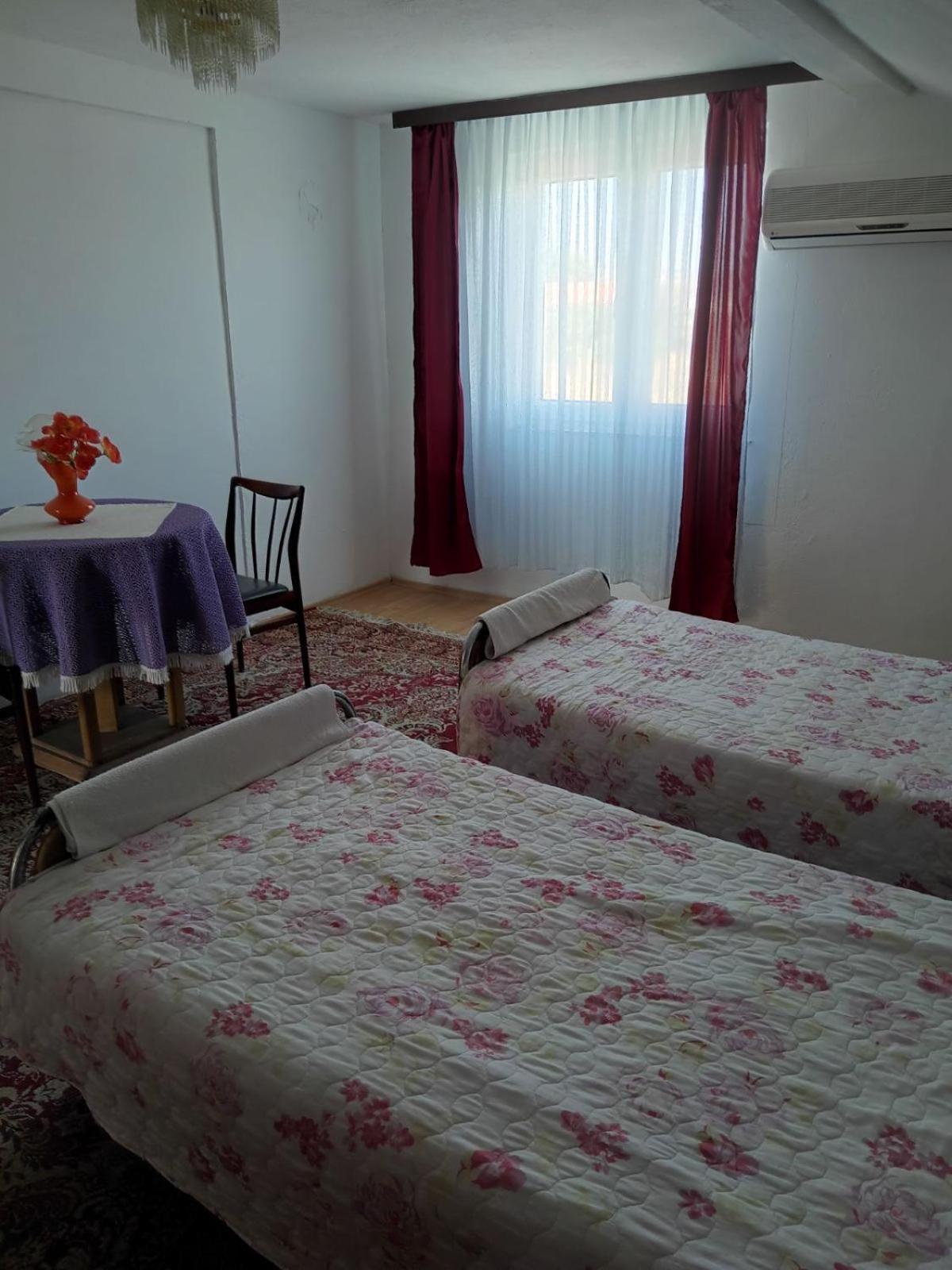 Guesthouse Sobi-Rooms Gradsko エクステリア 写真